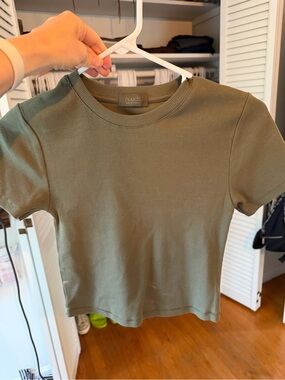 Nuuds  Ribbed Short-Sleeve Tee in Olive Green